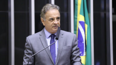 Deputado anunciou que irá focar em reestruturar o partido, que enfrenta encolhimento histórico.
