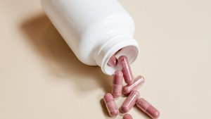 Vitamina B12 e câncer entram no radar de pesquisadores após novos estudos sobre riscos